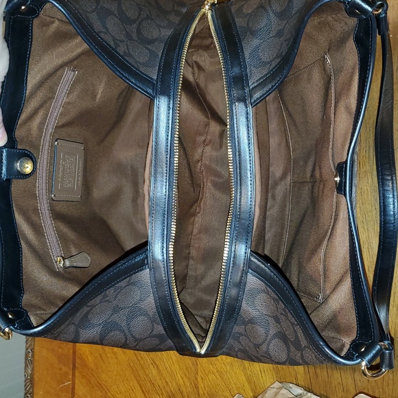 Like NEW Coach Signature Kristy Bag - Picture 10 of 12